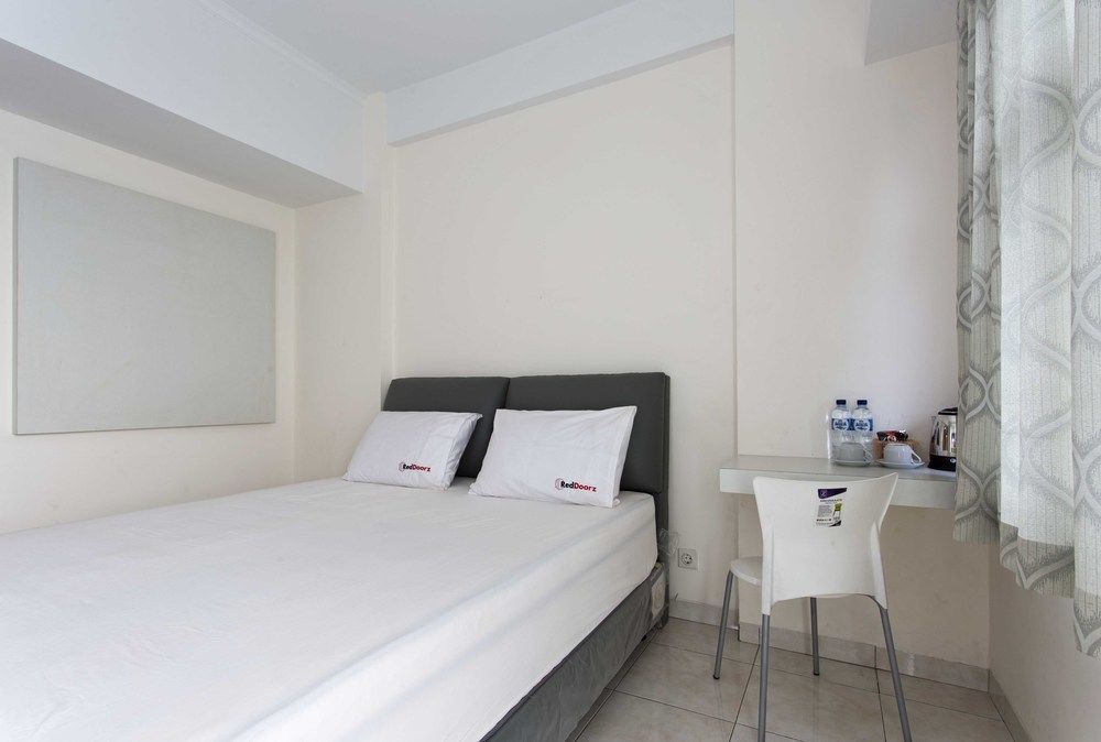 Reddoorz Apartment @ Margonda Residence Депок Екстериор снимка