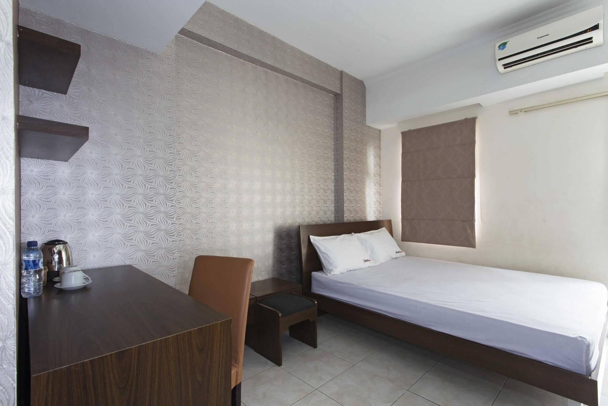 Reddoorz Apartment @ Margonda Residence Депок Екстериор снимка